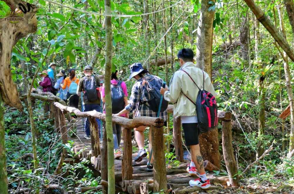 tour trekking giá rẻ 2